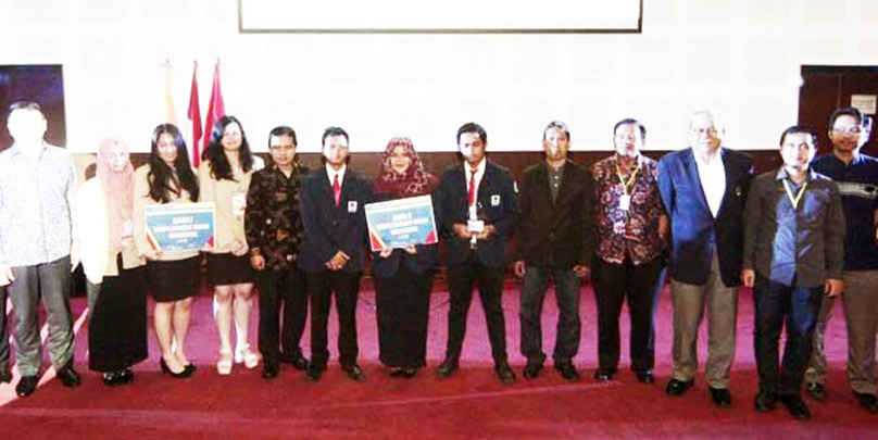 Parahyangan Bandung Juara Pertama Debat Hukum PLF 2016