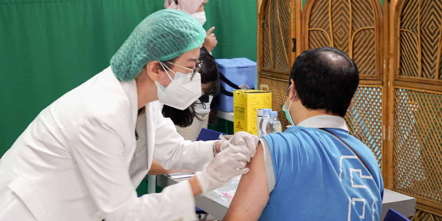 Dukung Penanggulangan Pandemi, IKA Unpar Gelar Vaksinasi Lansia